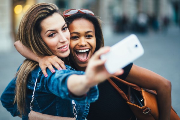 take-selfies-to-help-market-clothes-1024x683